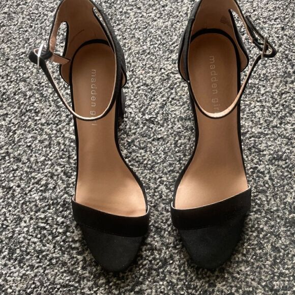 Madden Girl Block Heel Sandals - Picture 6 of 9